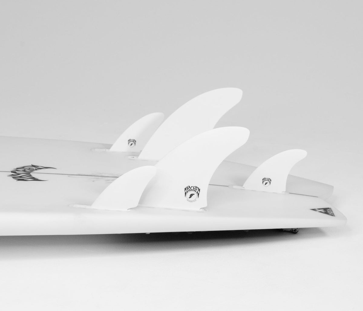 Futures Mayhem Twinzer+ Fiberglass (L) in White, centre fin