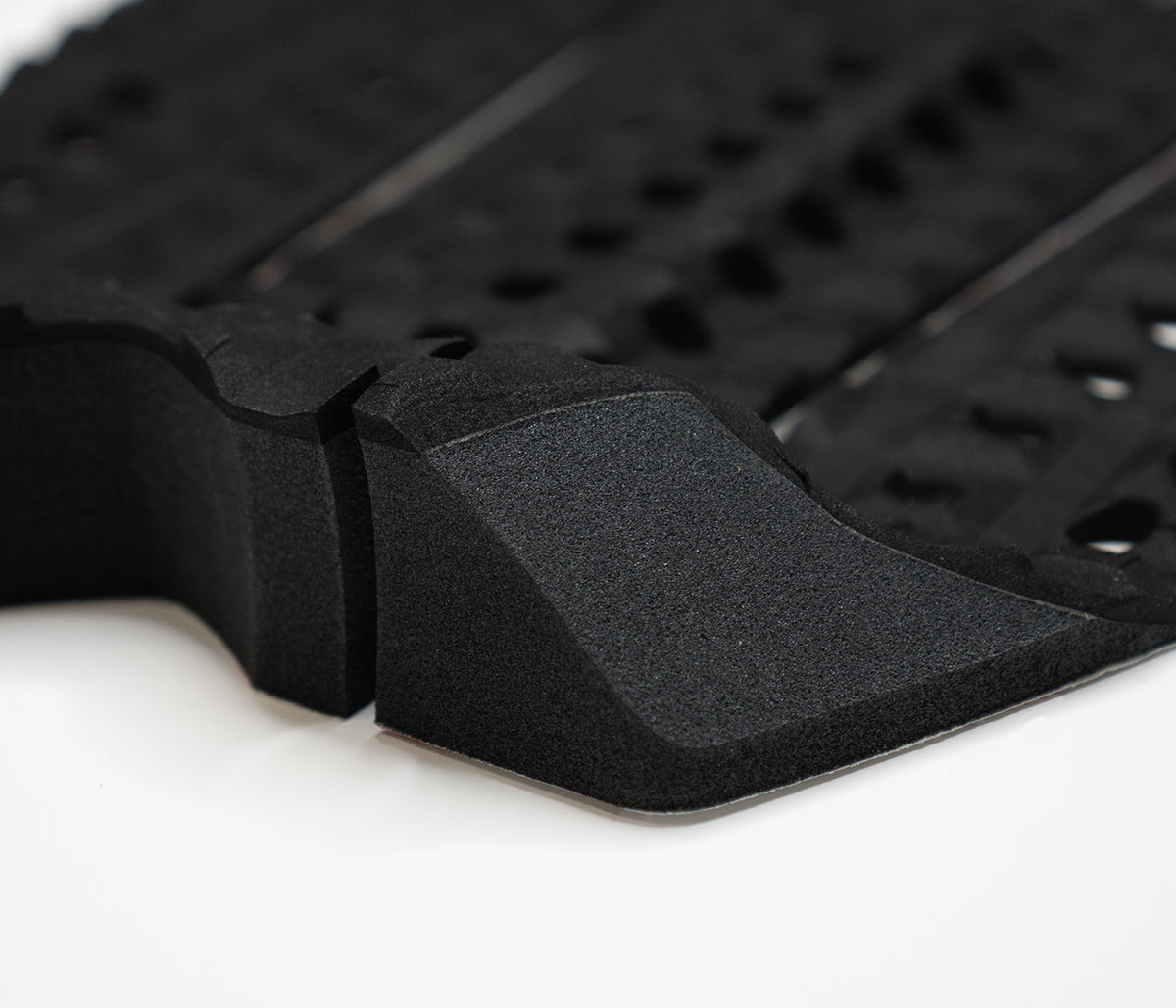Futures Brewster Narrow Traction in Black, kick view