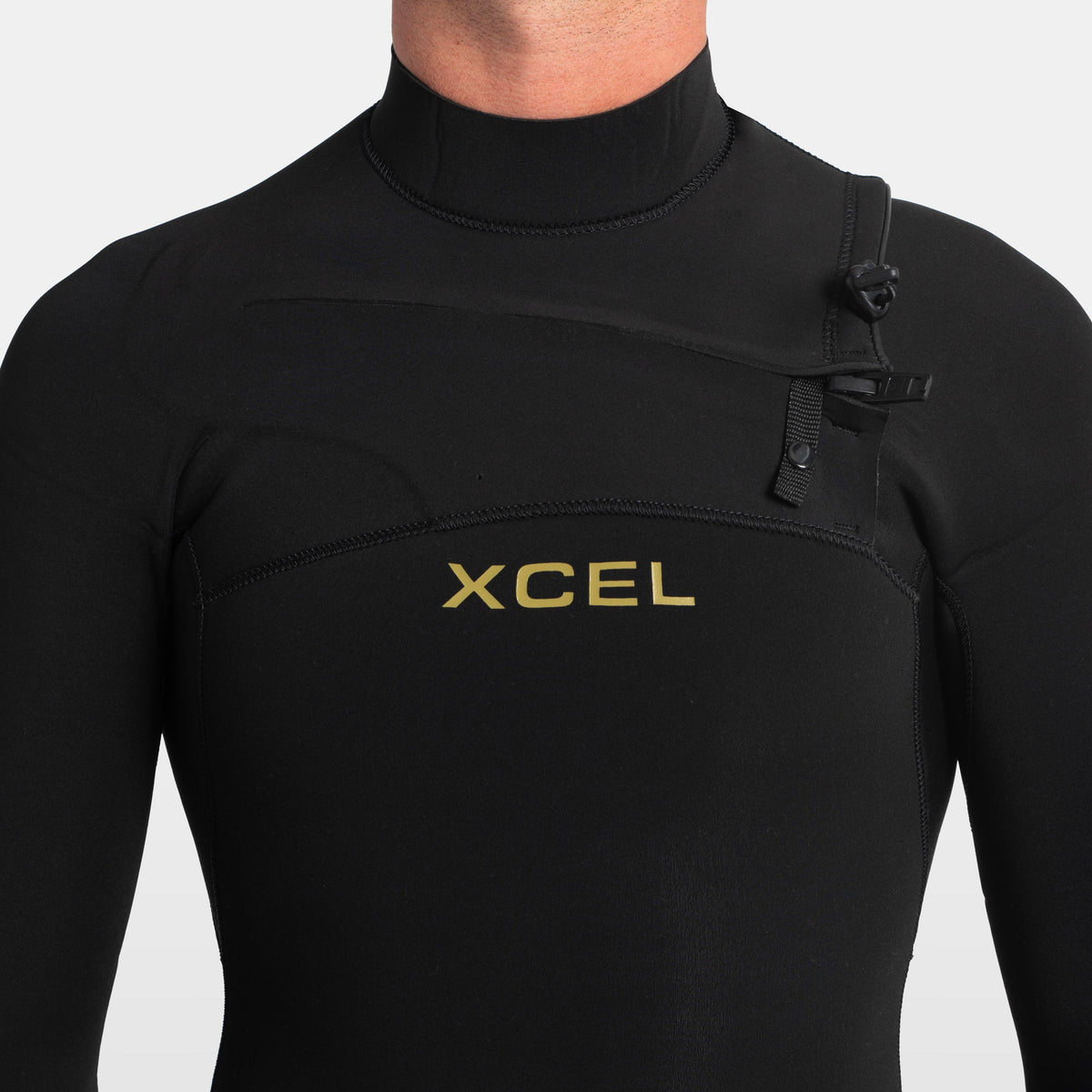 Xcel Mens Comp Long Sleeve Steamer 3/2mm in Black, chest zip detail