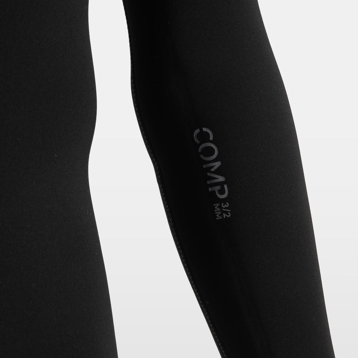 Xcel Mens Comp Long Sleeve Steamer 3/2mm in Black, seam detail